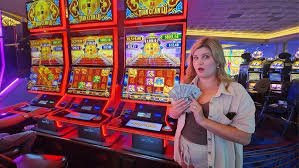 Platform tombol88 menampilkan berbagai kategori permainan kasino, slot, dan sportsbook